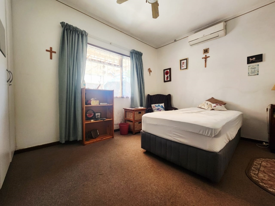 To Let 3 Bedroom Property for Rent in Bothasig Western Cape